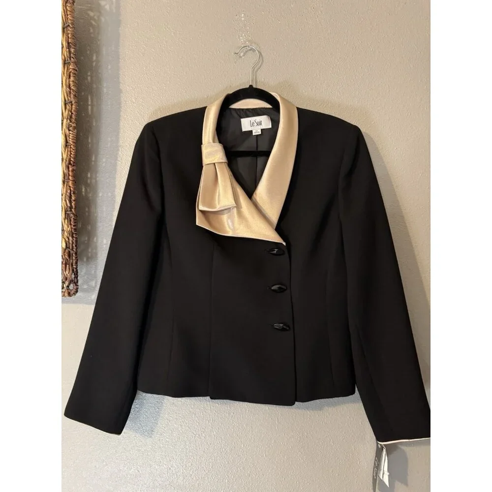 Le Suit this suit